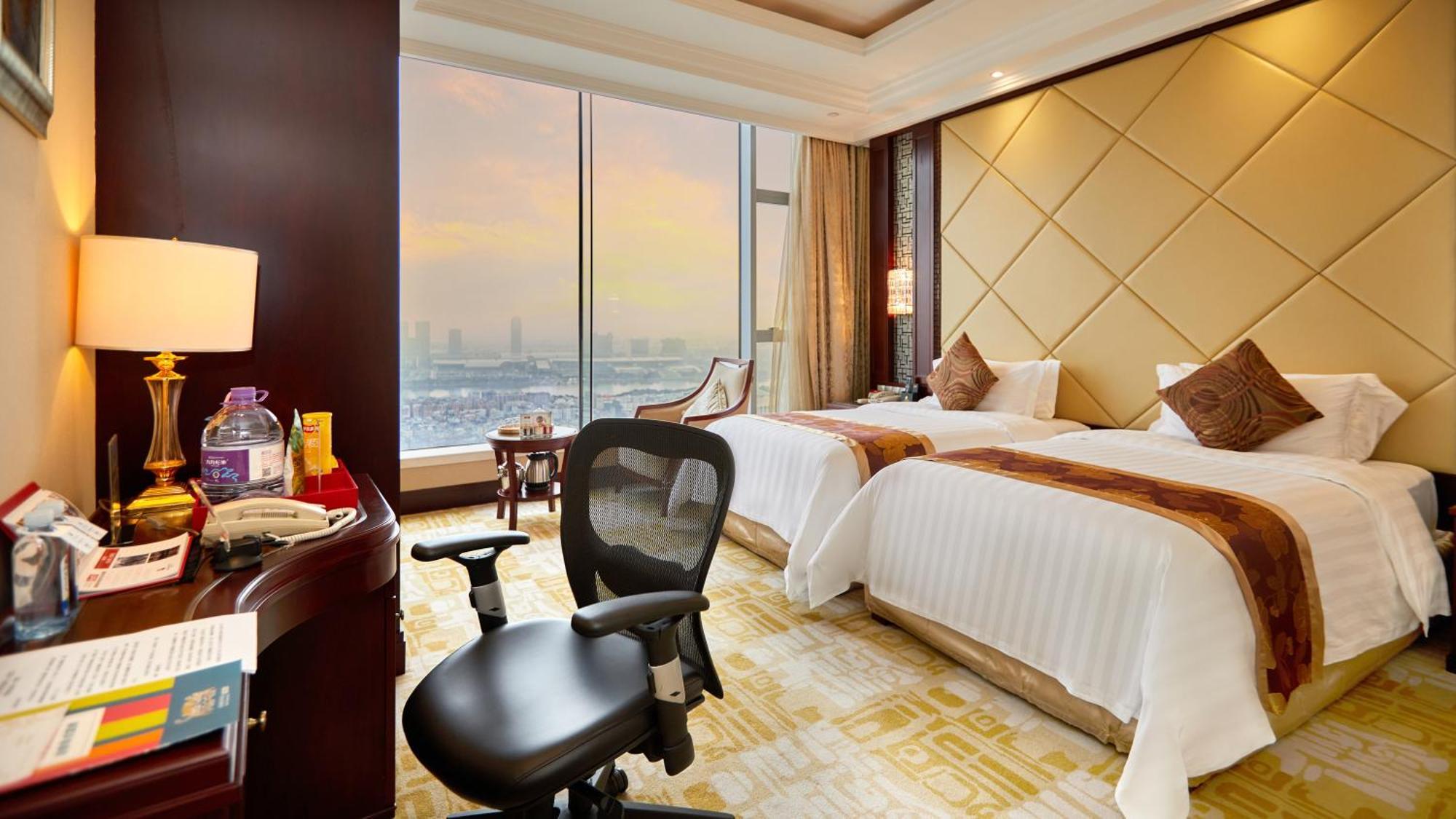 Soluxe Hotel Guangzhou - Registration Service And Free Shuttle Bus To Canton Fair Complex Екстер'єр фото